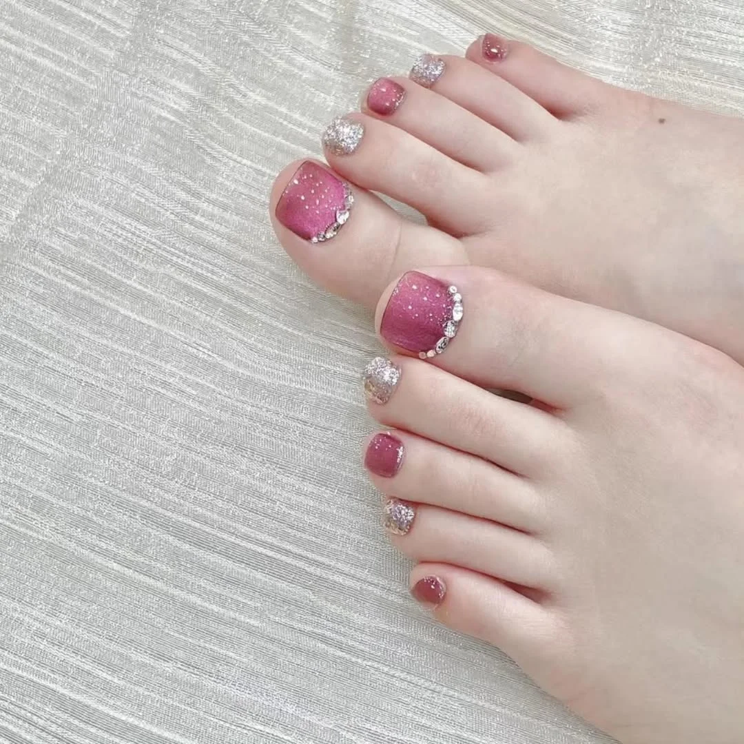 June pedicure ideas 2026 + Rose Pink Glitter Pedicure With Rhinestone Edges