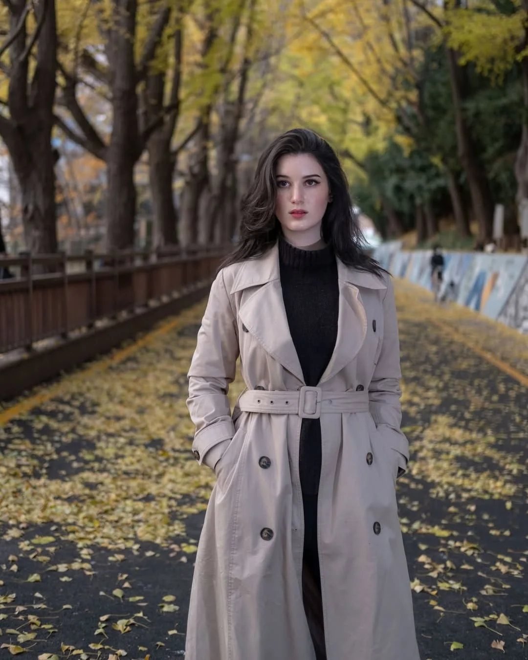 simpl fall outfits 2026 Classic Beige Trench With an All-Black Base