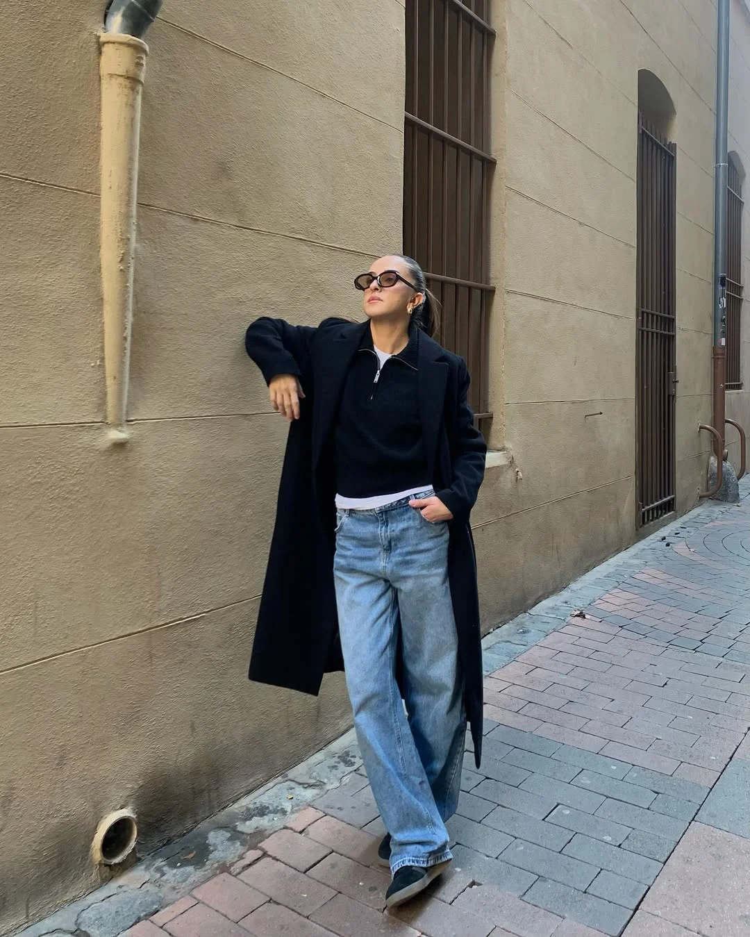 simpl fall outfits 2026 Long Black Coat With a Half-Zip and Baggy Denim