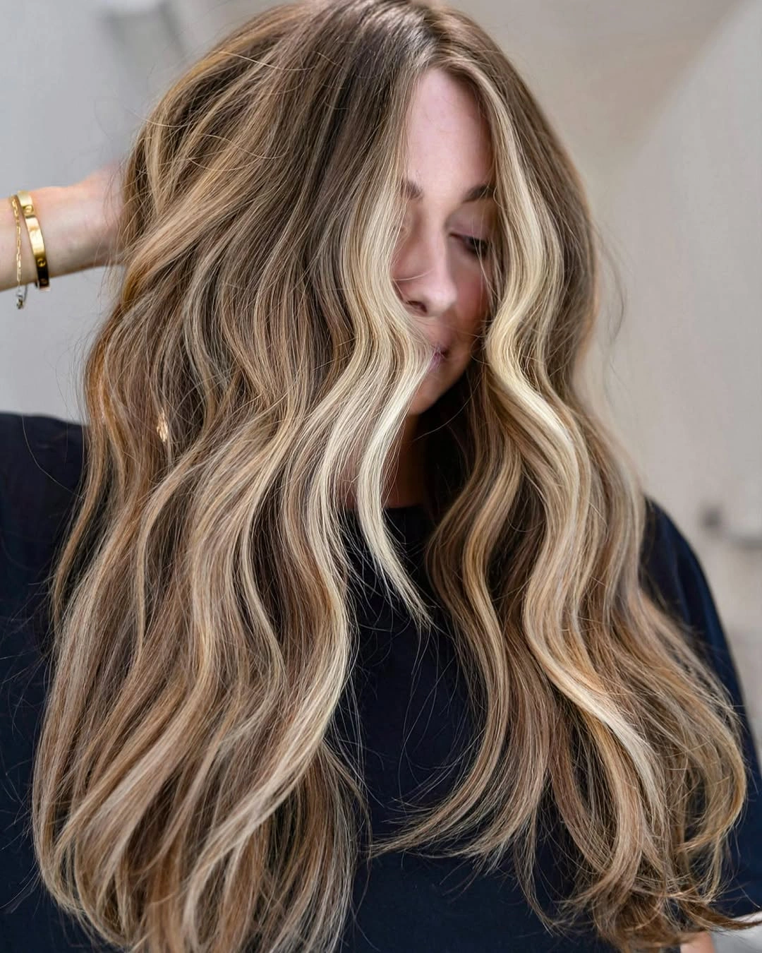 babylights hair ideas Vanilla Beige Waves With Lived-In Roots