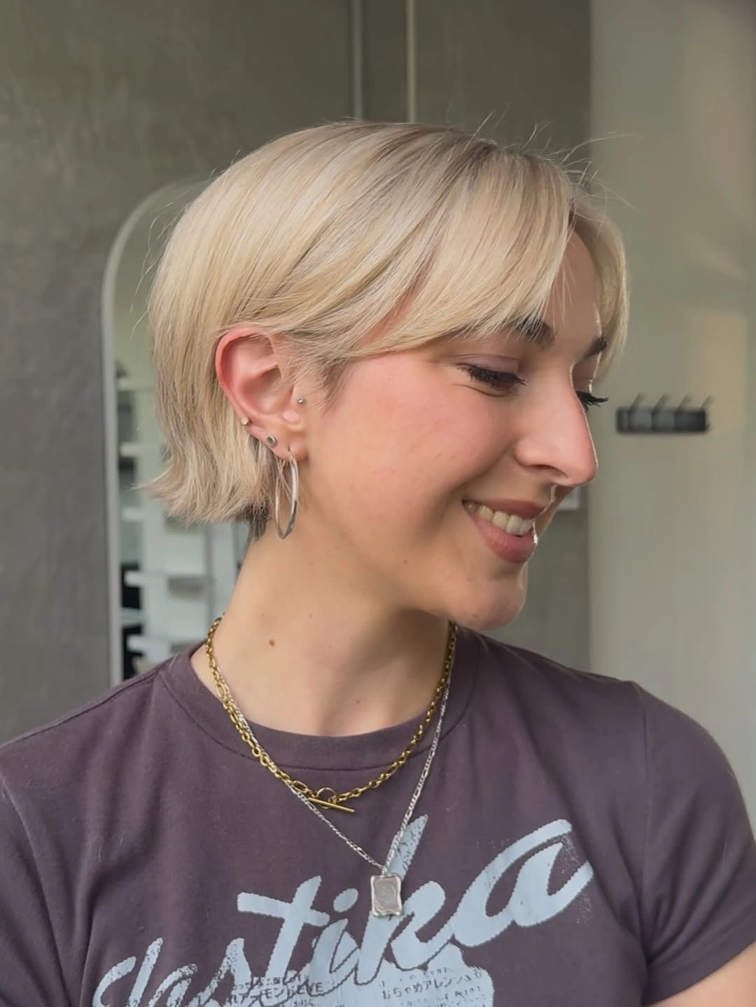 bixie haircut Platinum Mini Mullet Bixie With a Split Fringe