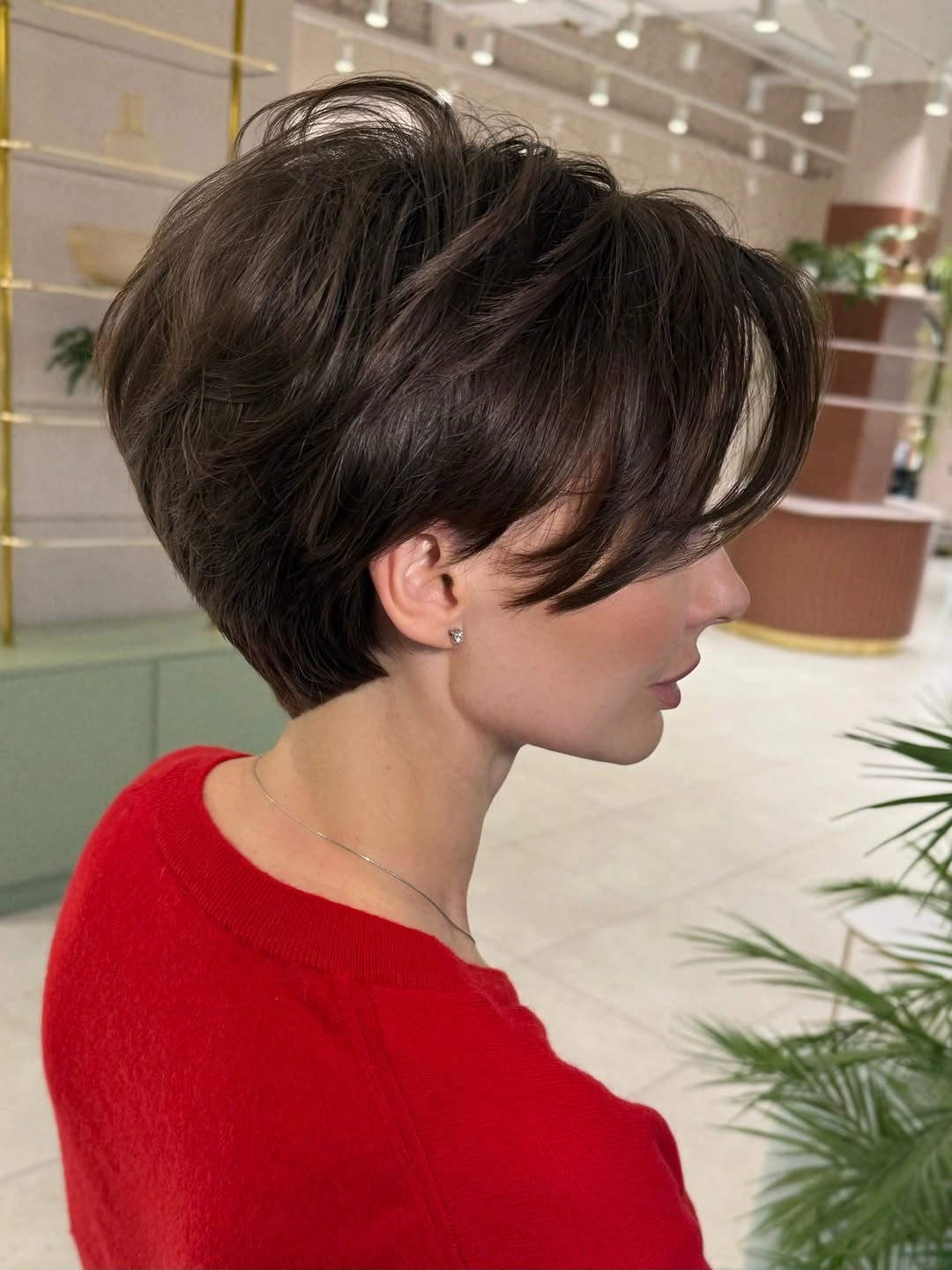 bixie haircut Voluminous Brunette Bixie With a Dramatic Sweep