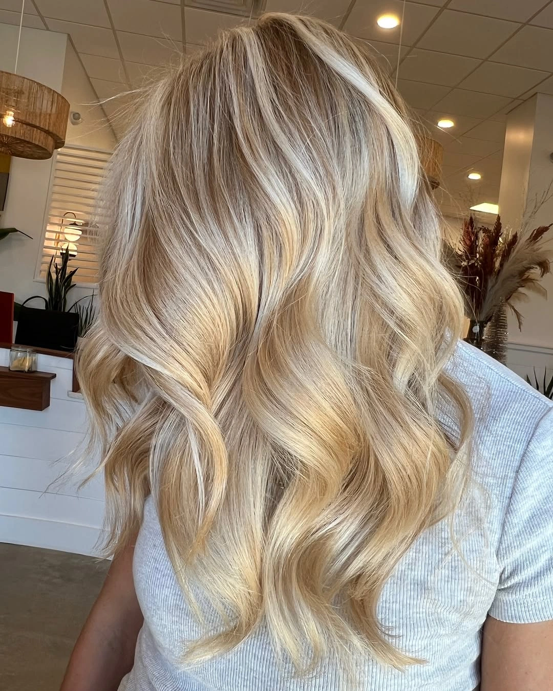 Fall blonde hair colour 2026 Champagne Blonde With a Soft Taupe Root