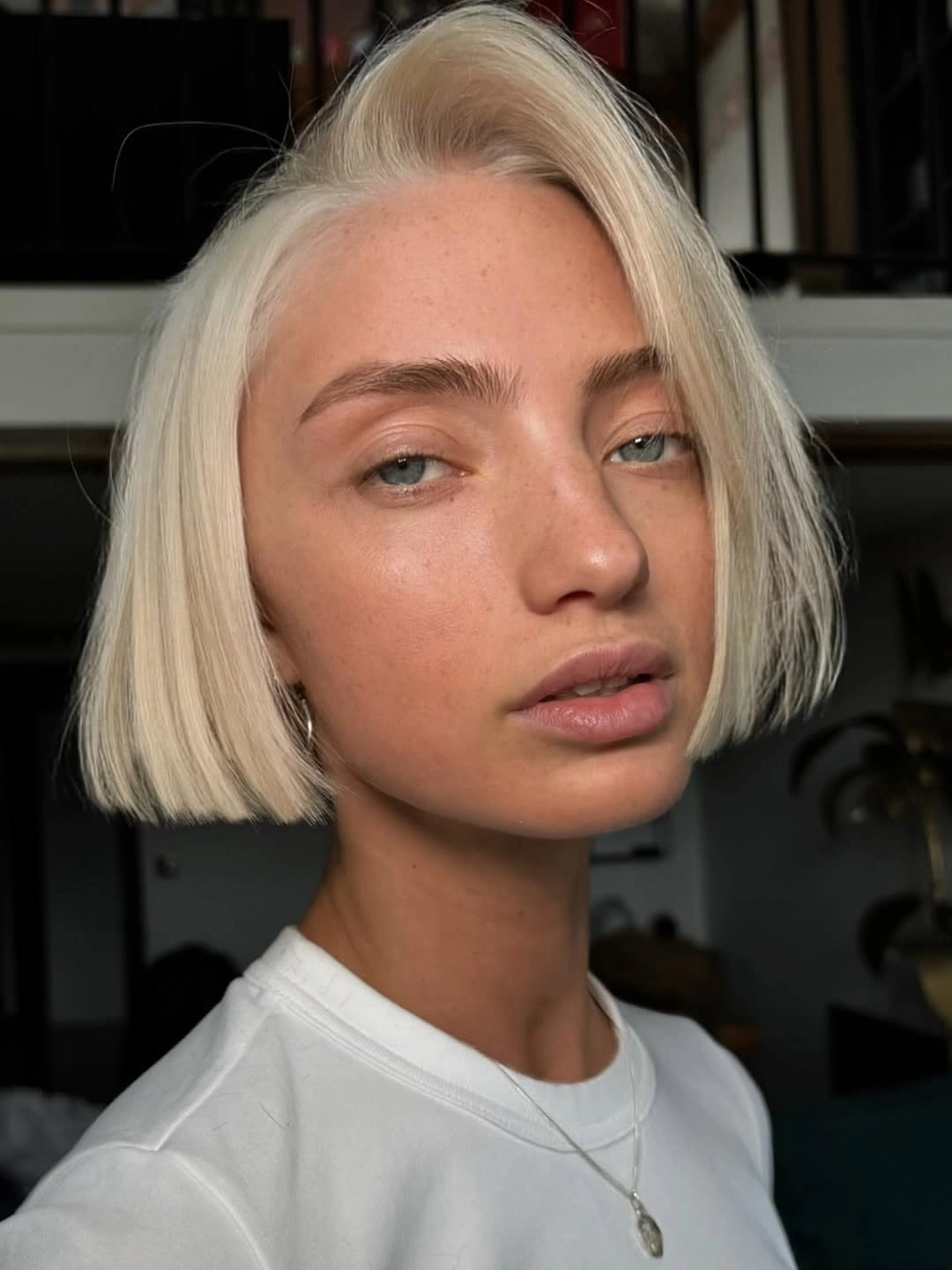 Fall blonde hair colour 2026 Ice Blonde Bob With a Soft Shadow Root