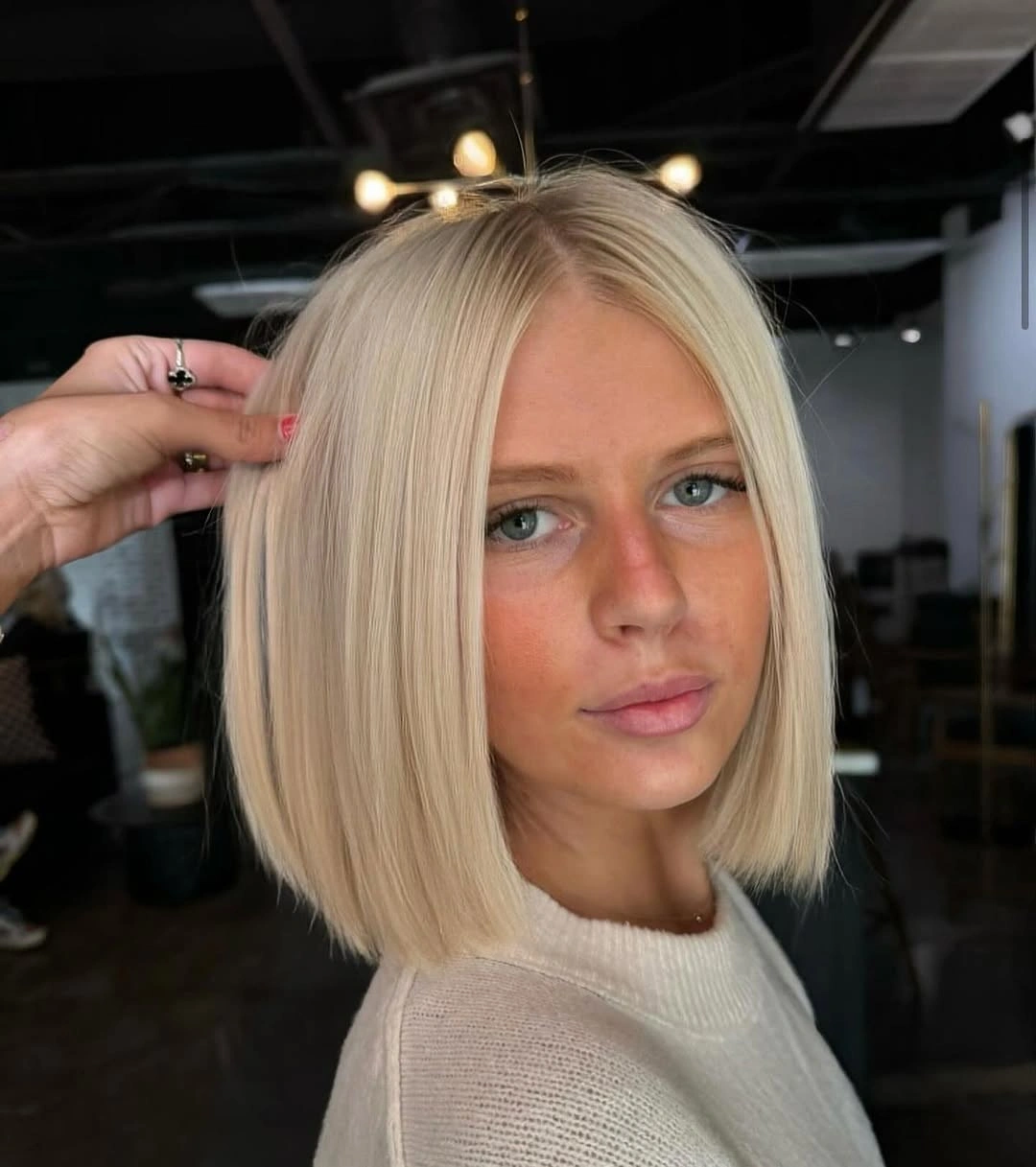 Fall blonde hair colour 2026 Neutral Platinum Blunt Lob