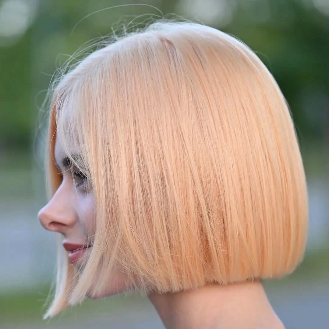 fall bob haircut ideas 2026 Peach Blonde Blunt Bob