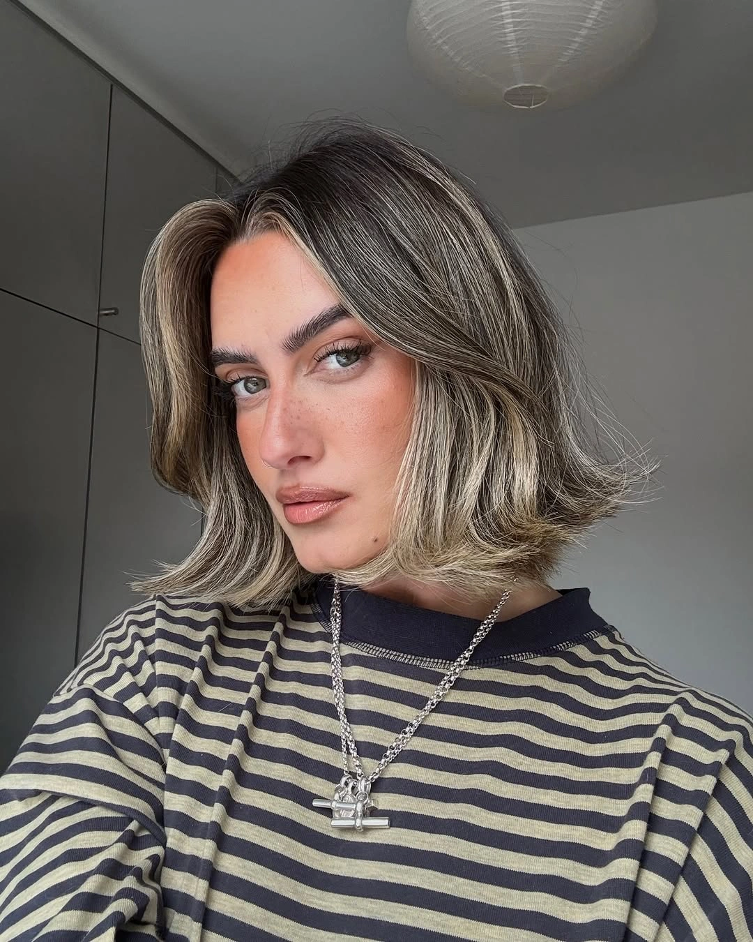 fall bob haircut ideas 2026 Flipped Highlighted Bob With Face Framing