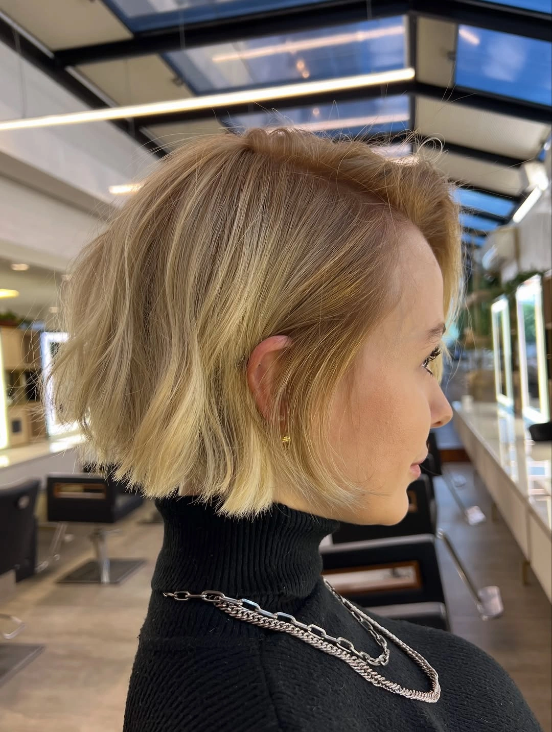 fall bob haircut ideas 2026 Textured Blonde Bob With Softly Flipped Ends