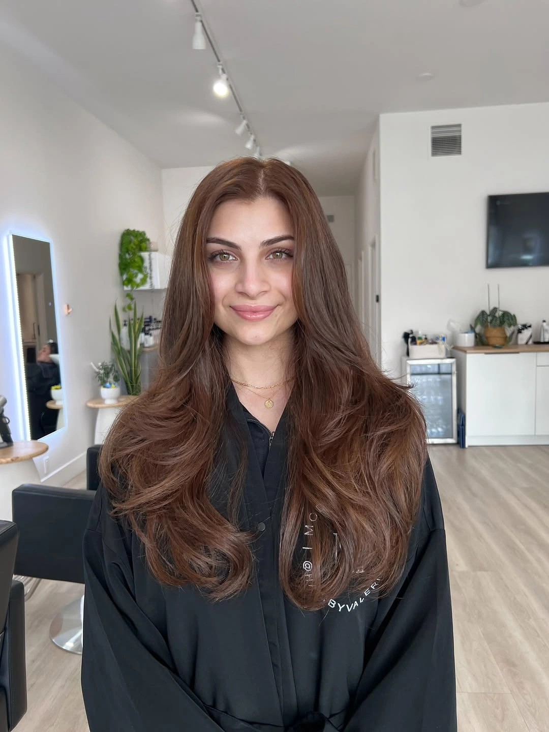 Fall brunette hair colour 2026 Chestnut Layers With a Soft Face Frame