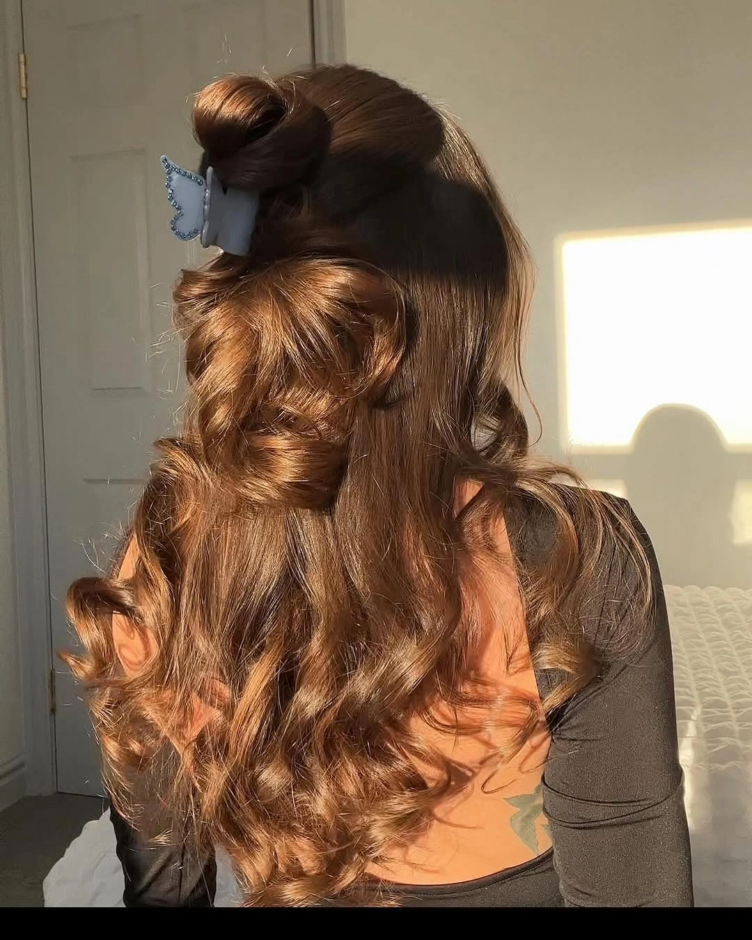 fall hairstyles for office 2026 Claw Clip Curls With After-Hours Office Polish