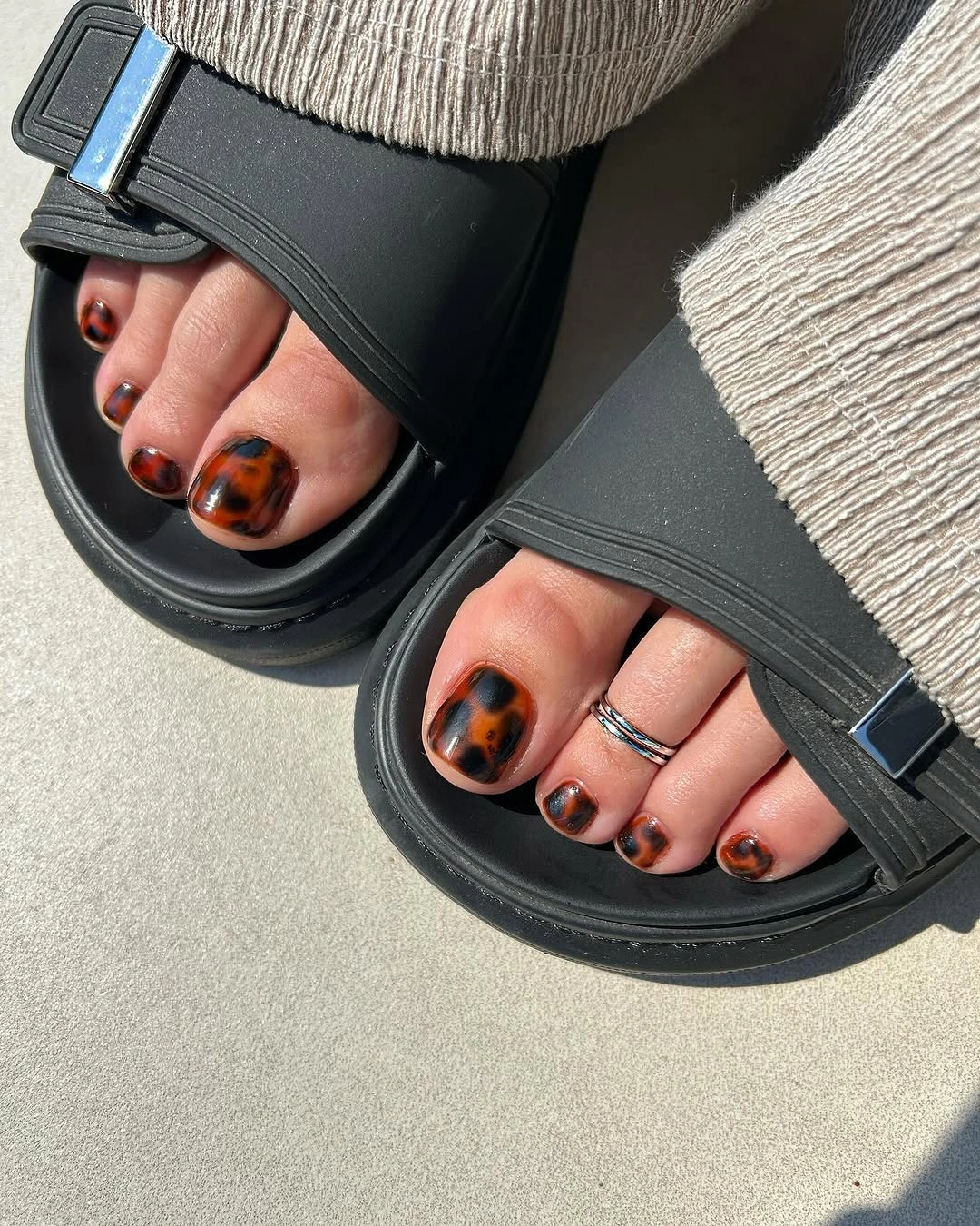 fall pedicure ideas 2026 Tortoise Fall Pedicure With Black Sandals