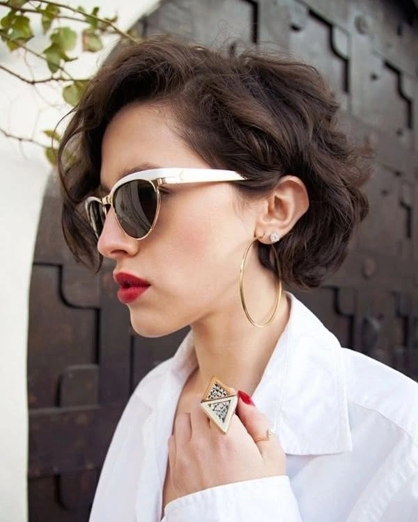 fall short haircuts 2026 + Wavy Brunette Bob With Sunglasses And Red Lipstick