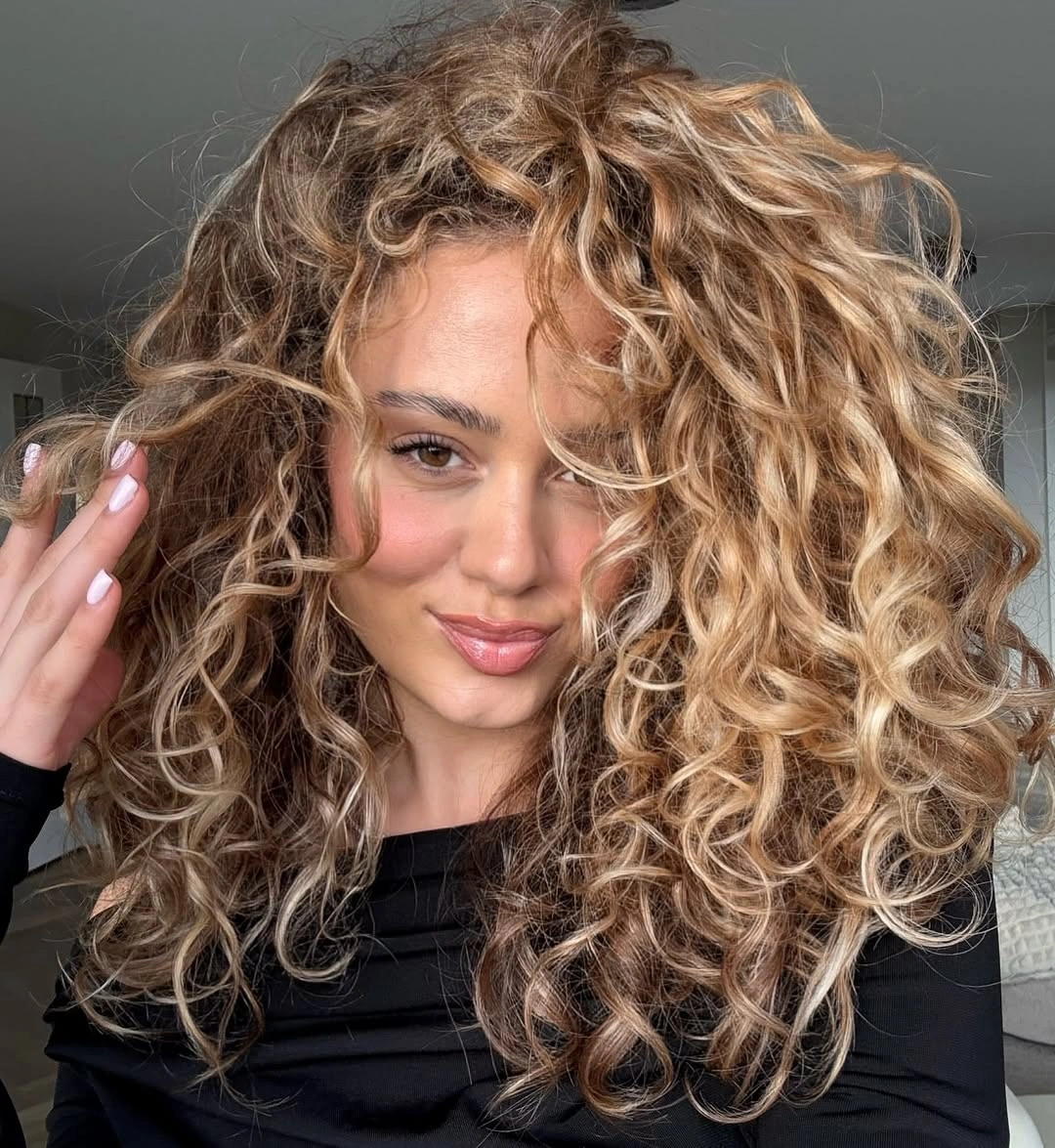 heatless curls hairstyle Blonde-Tipped Curls With Bright Face Framing