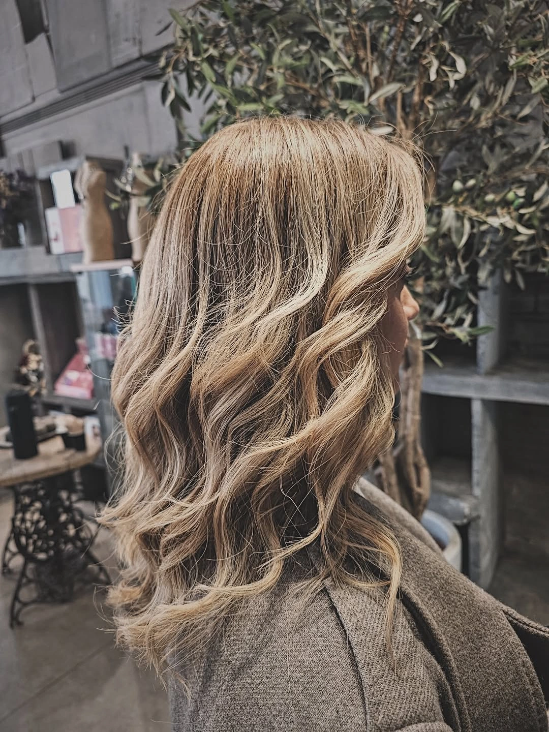 heatless curls hairstyle Feathered Blonde Layers With Loose Movement