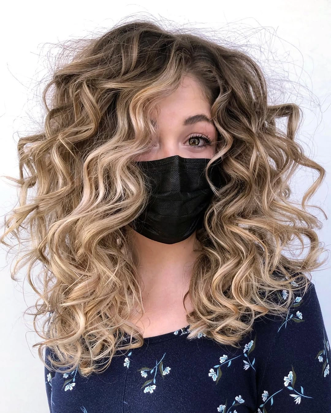 heatless curls hairstyle Layered Blonde Curls With A Soft Side Part