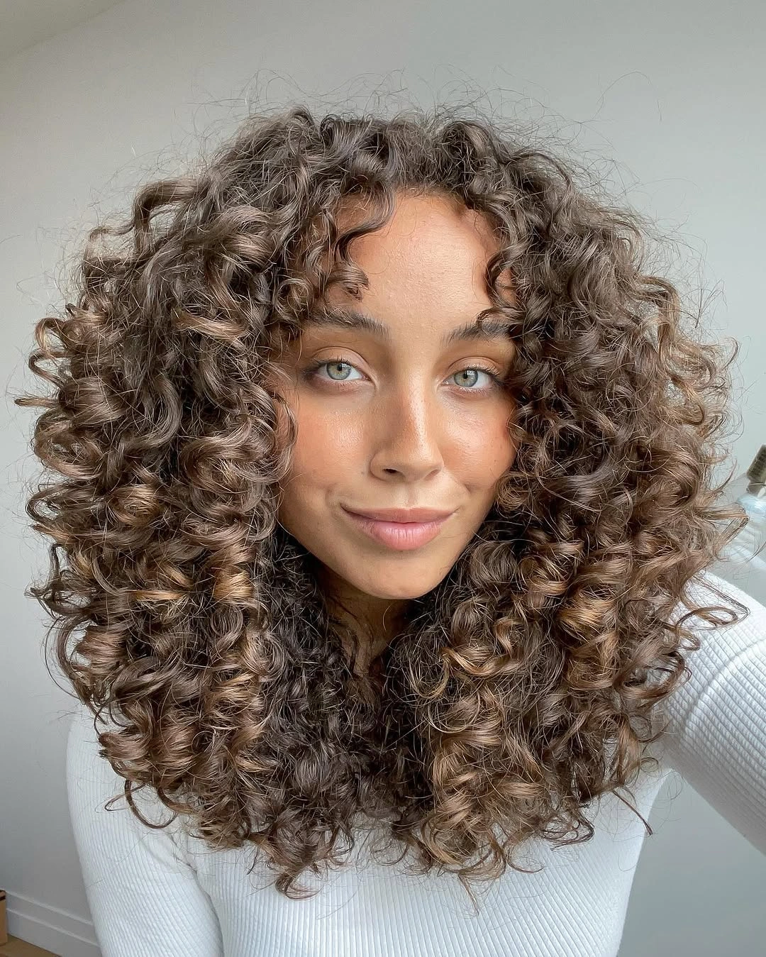 heatless curls hairstyle Rounded Brunette Curls With Face-Framing Bounce