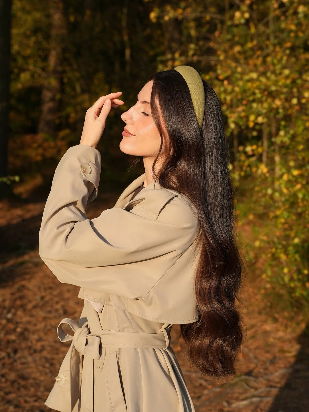 september hairstyles ideas 2026 Long Dark Waves With Wide Headband