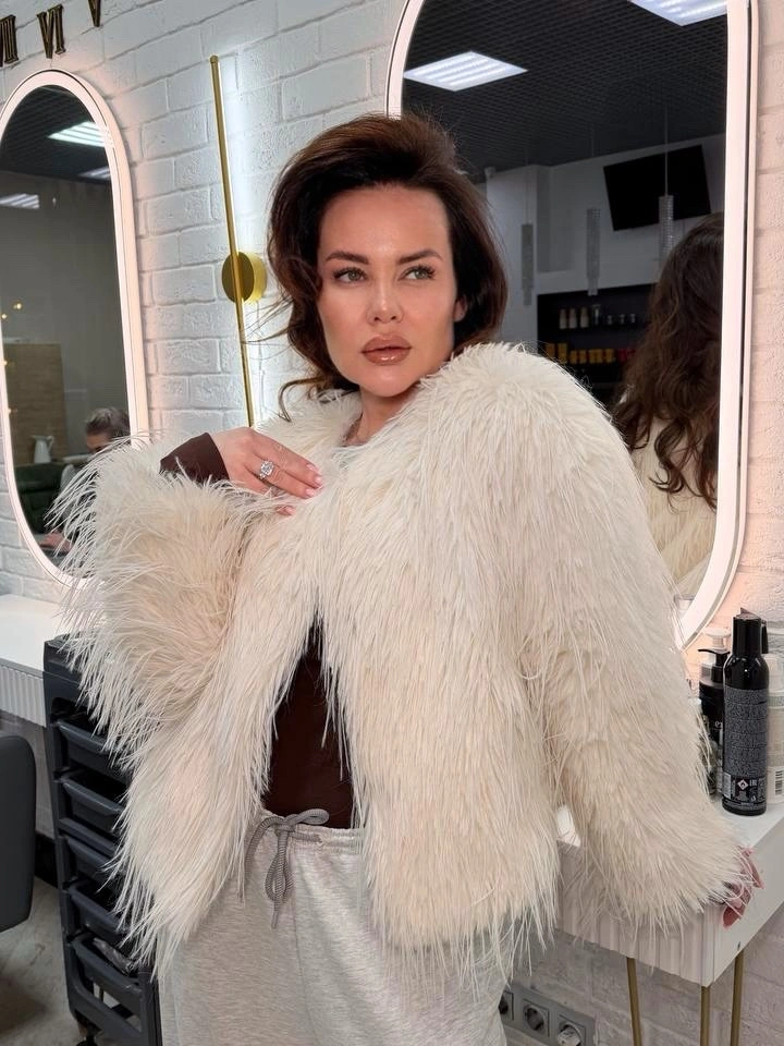 shaggy jacket Cropped Ivory Long-Pile Jacket With Lounge Pieces