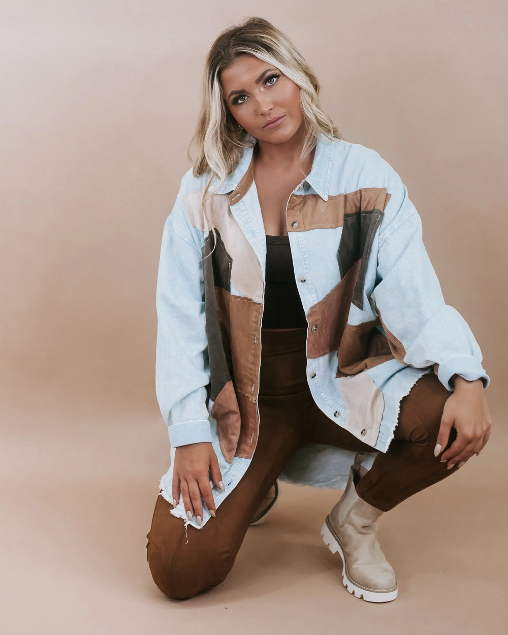 what are the best fall outfits for casual days? Color-Block Denim Shirt With Brown Pants and Lug Boots