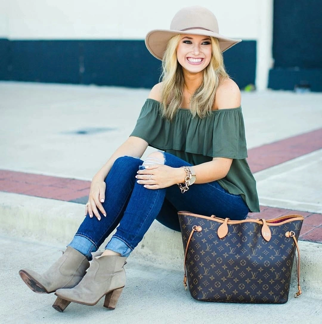 what are the best fall outfits for casual days? Olive Off-the-Shoulder Top With Dark Skinny Jeans