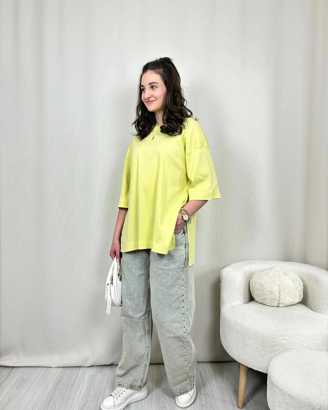 wide leg jeans outfit fall 2026 + Soft Gray Wide-Leg Jeans with an Oversized Yellow Tee