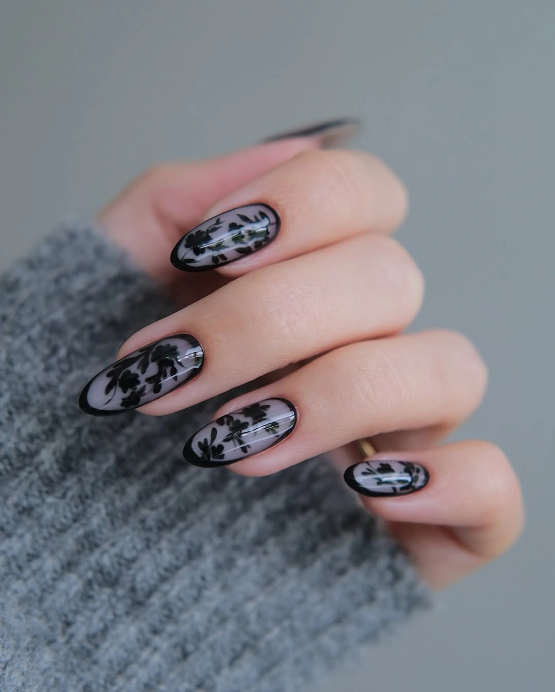 Smoky gray nails with black leaves