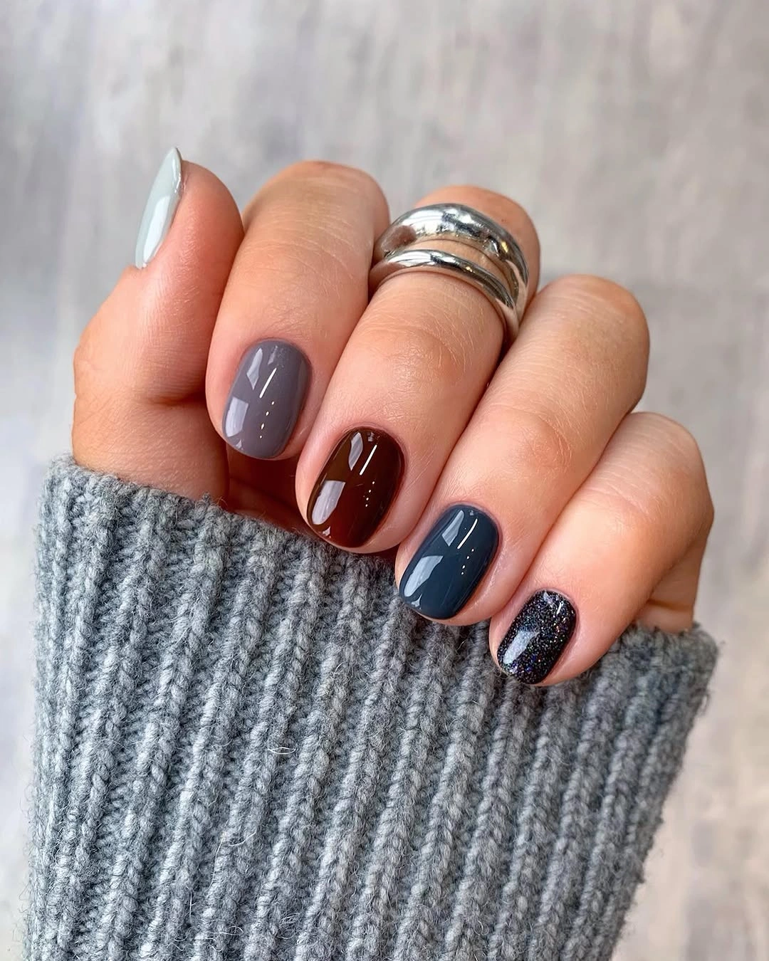 Fall nail idea: short rounded-square mixed dark manicure