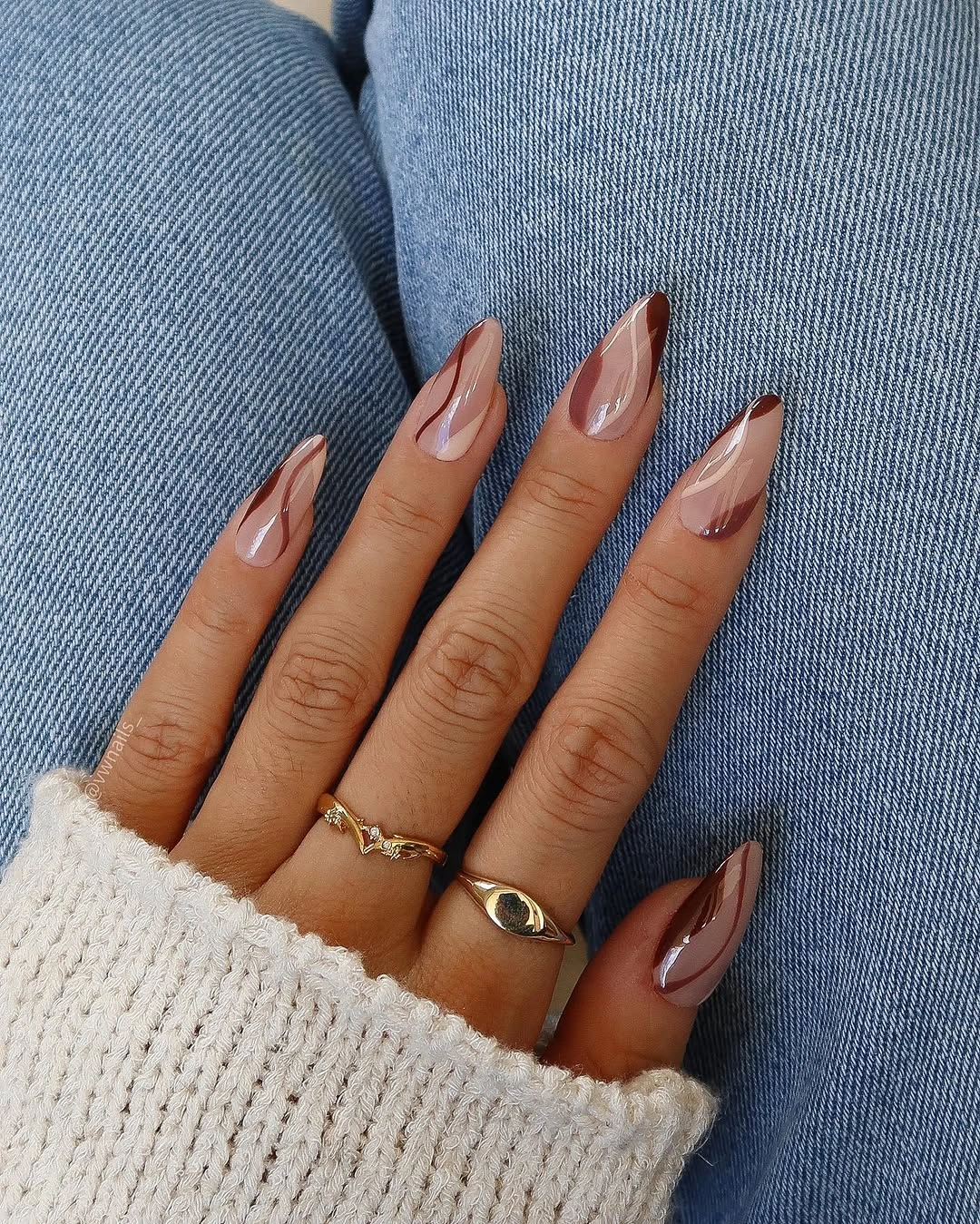 tonal taupe curves on rounded nails