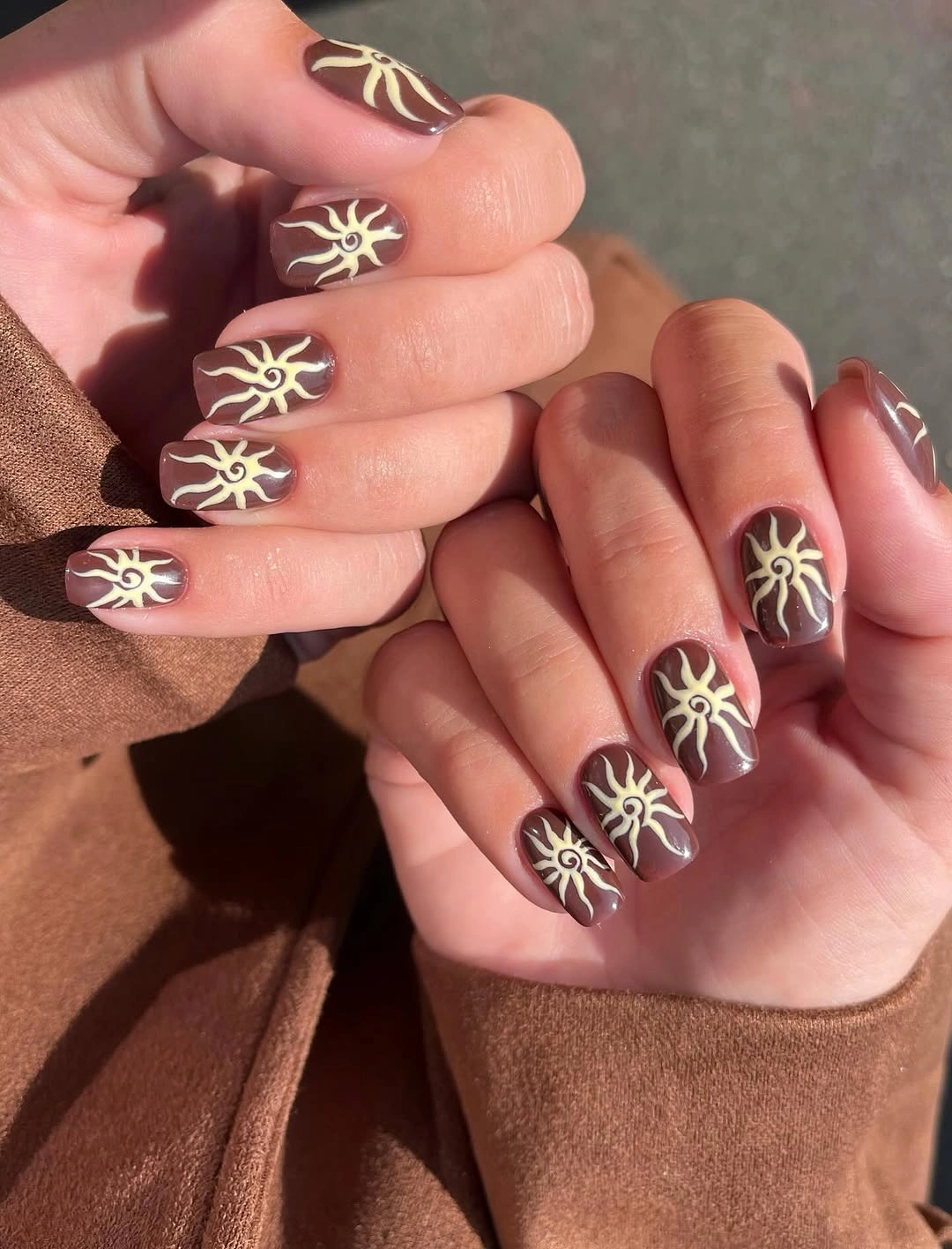 Chocolate nails with cream floral lines