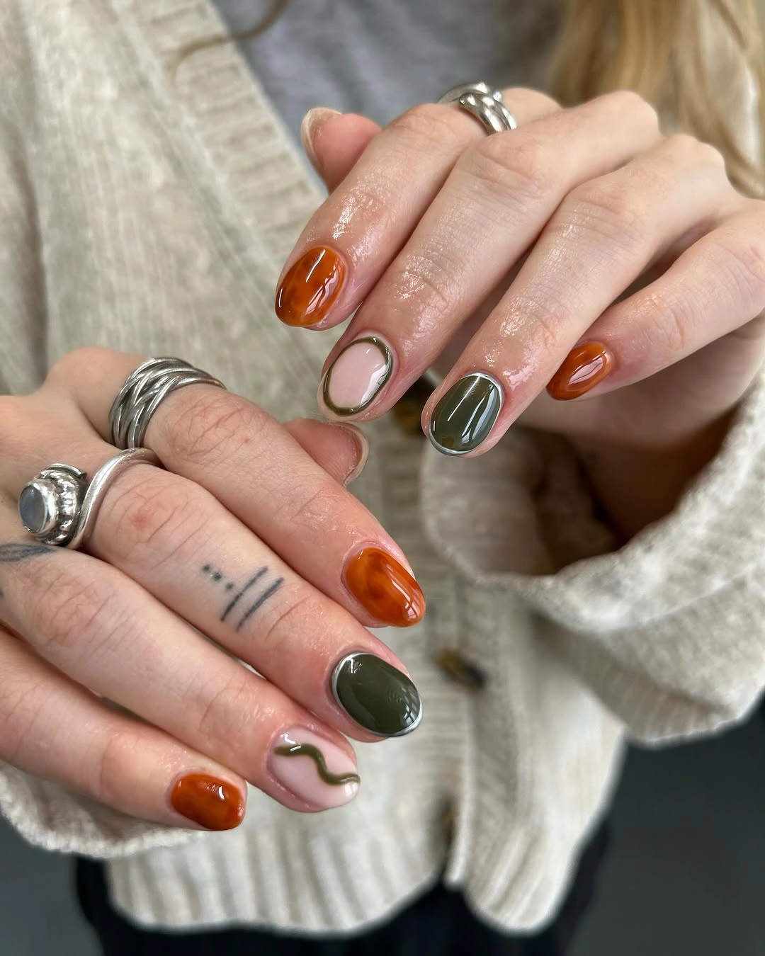 blush nails with quiet silver accents
