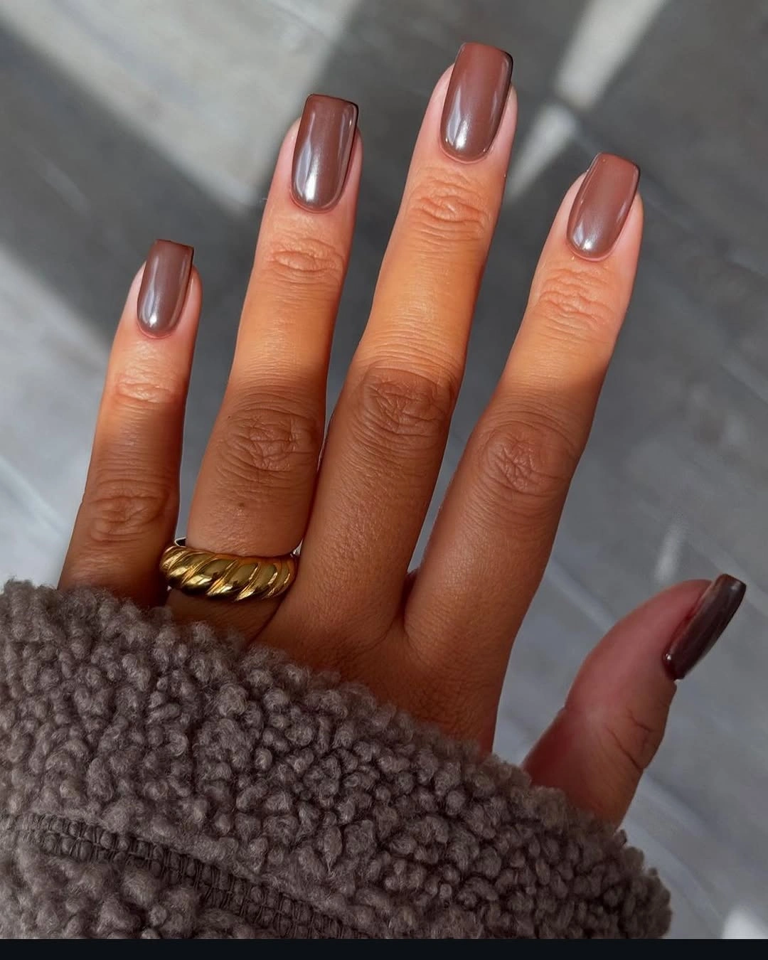 dusty rose brown medium oval nails with single muted shade