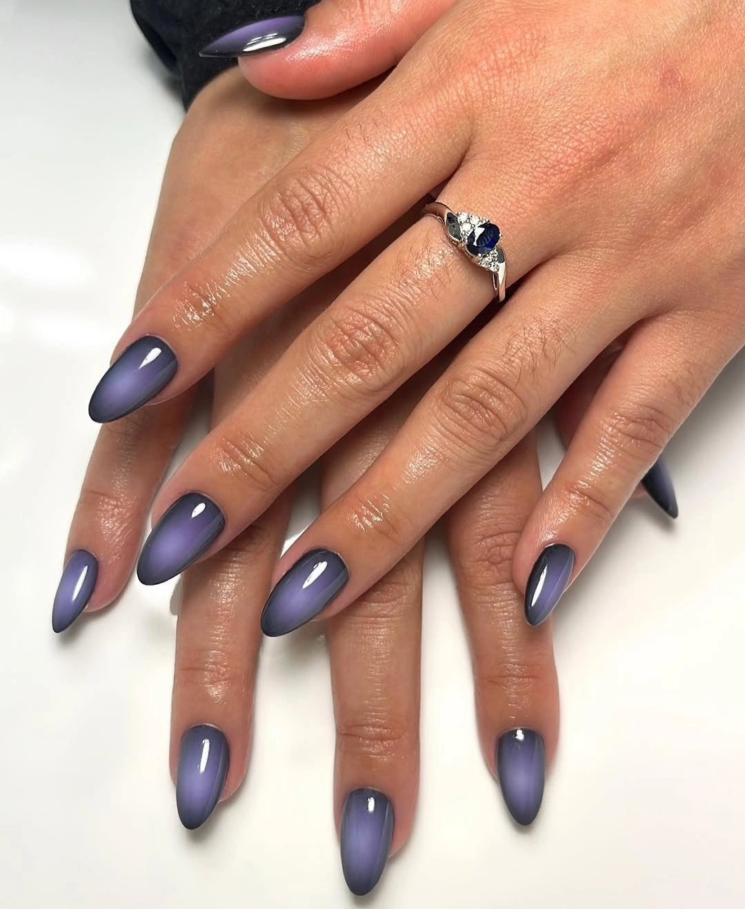 pale short almond nails with minimal burgundy curves