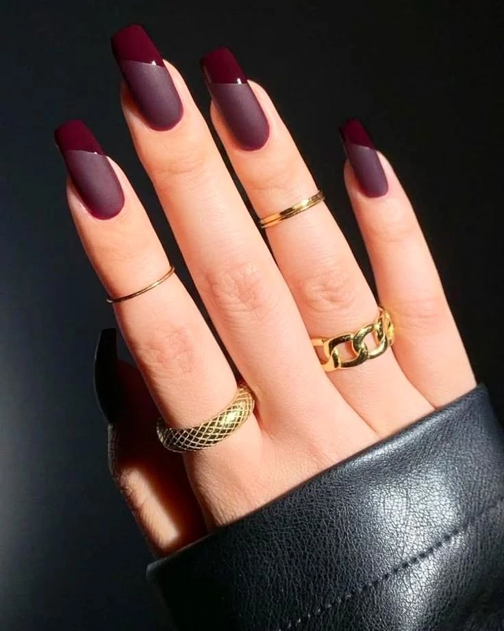 medium coffin nails with burgundy to mauve gradient