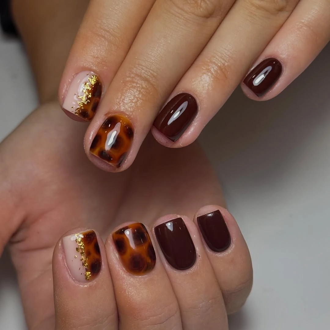 Short square tortoiseshell burgundy nude and glitter nails