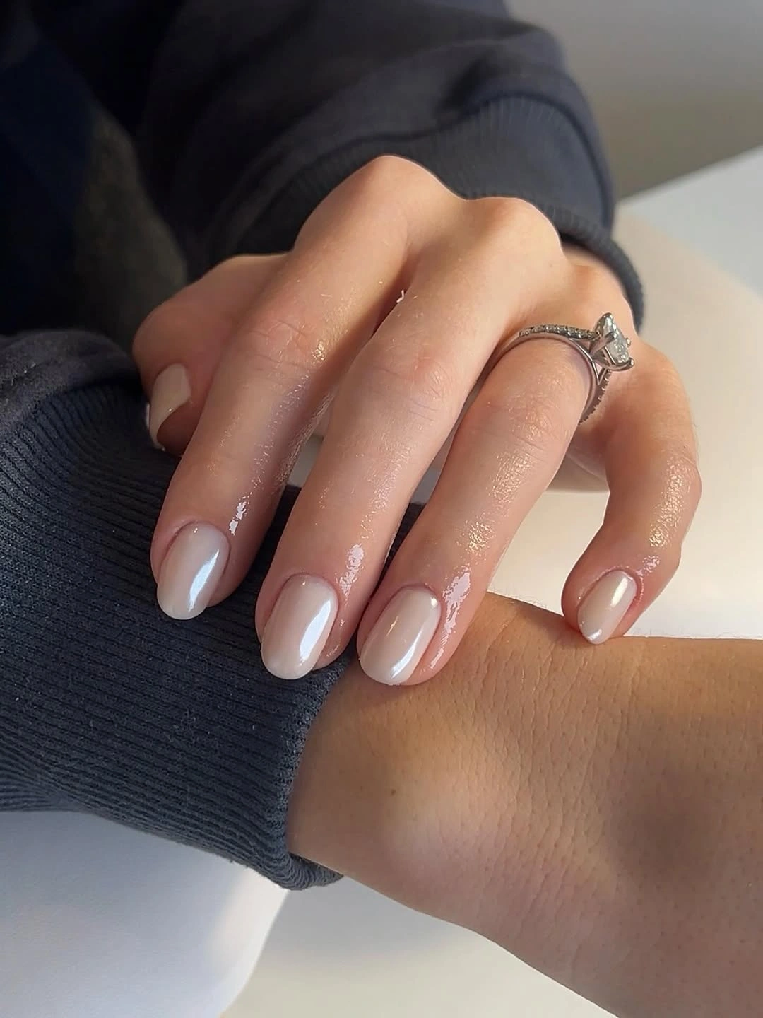 short taupe nails with white and brown curved edges