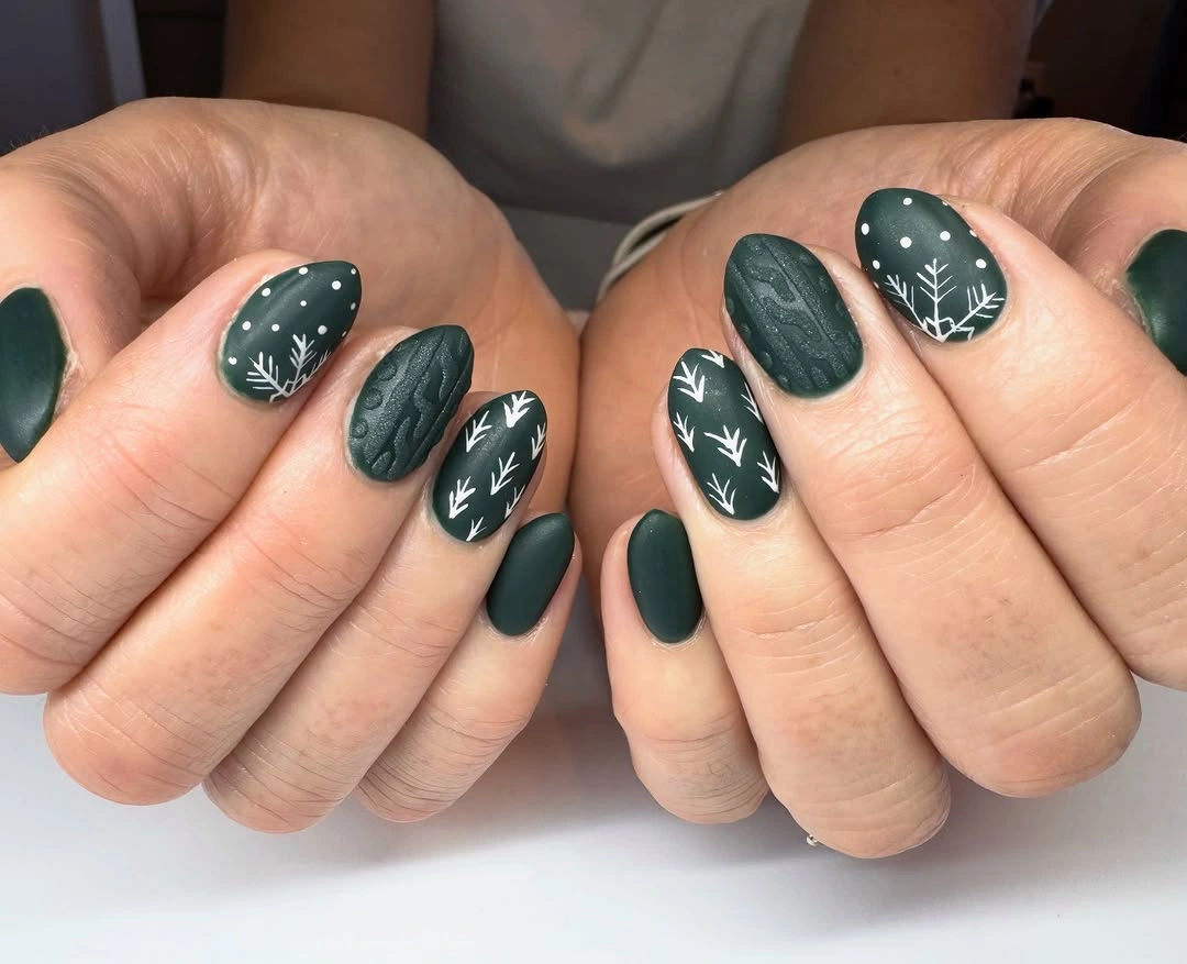 Deep green nails with cable texture and white sprigs