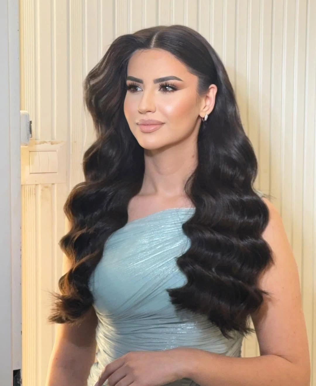 long black symmetrical waves with a middle part