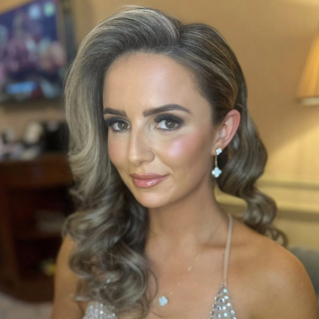 formal gray-brown waves with a near-center part