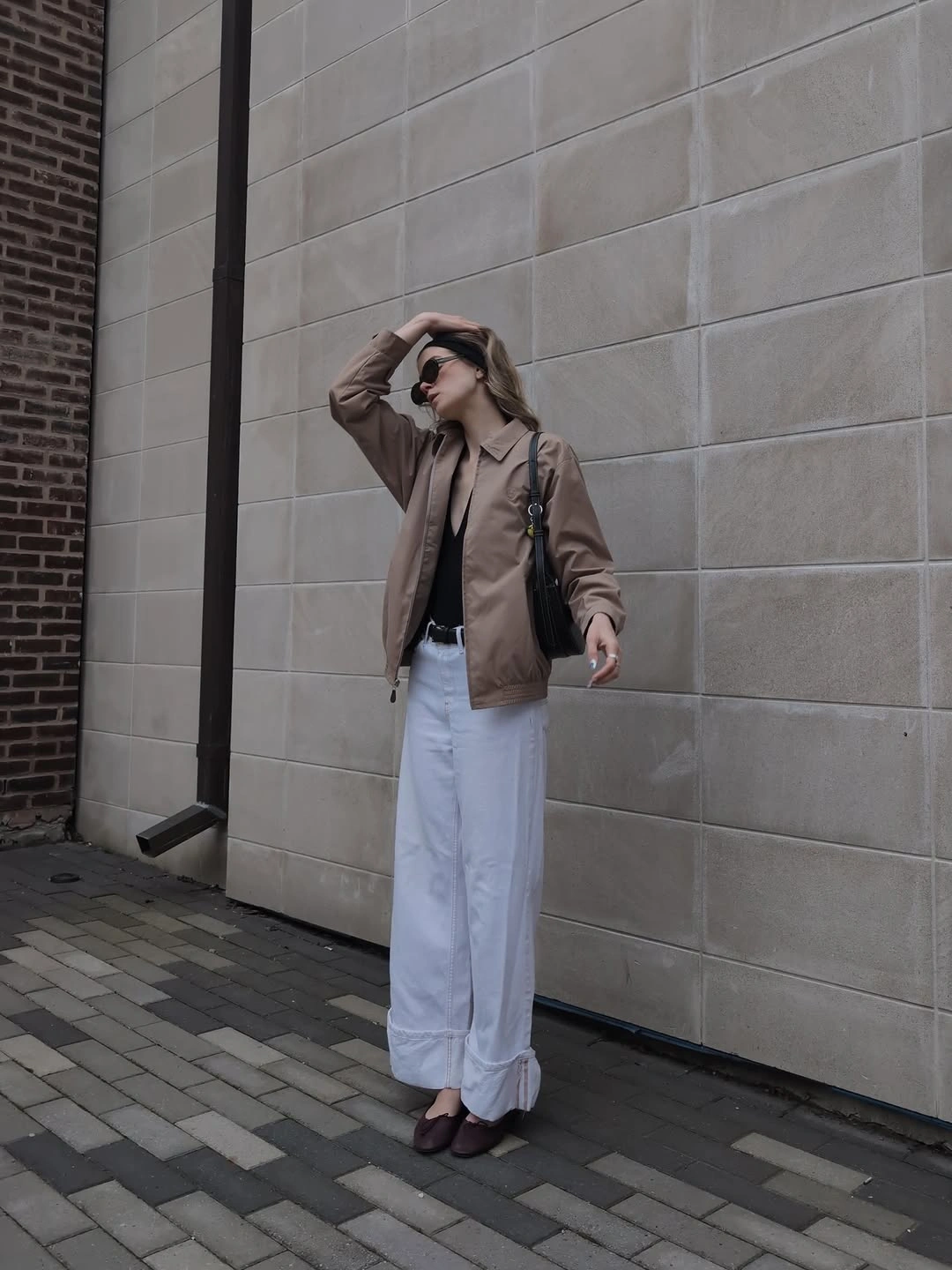 Short brown jacket with white wide trousers