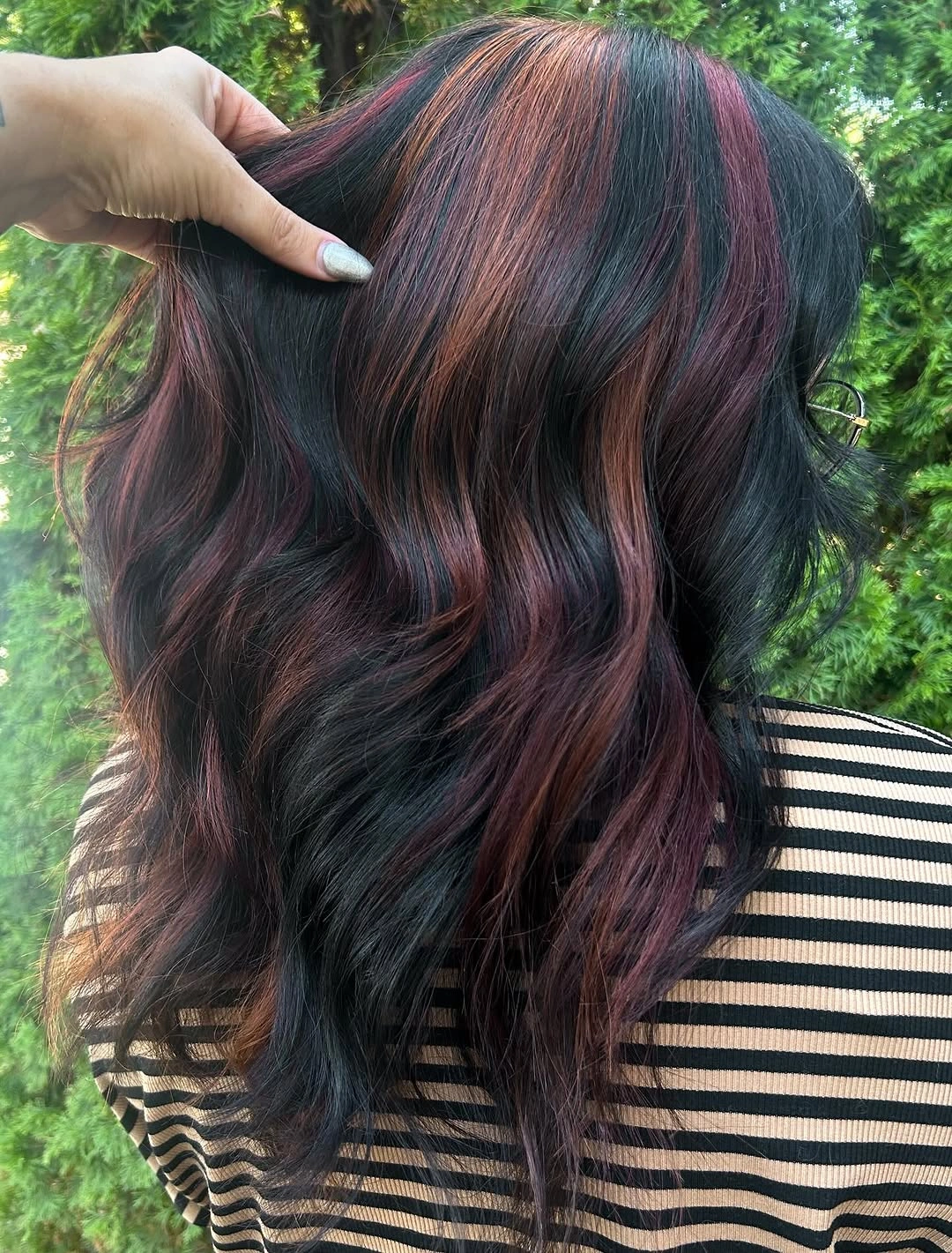 Long dark waves with subtle burgundy copper ribbons