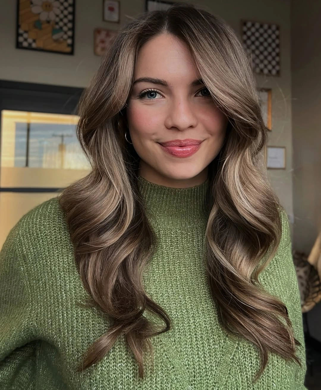 Medium brown waves with lighter taupe-beige ribbons throughout