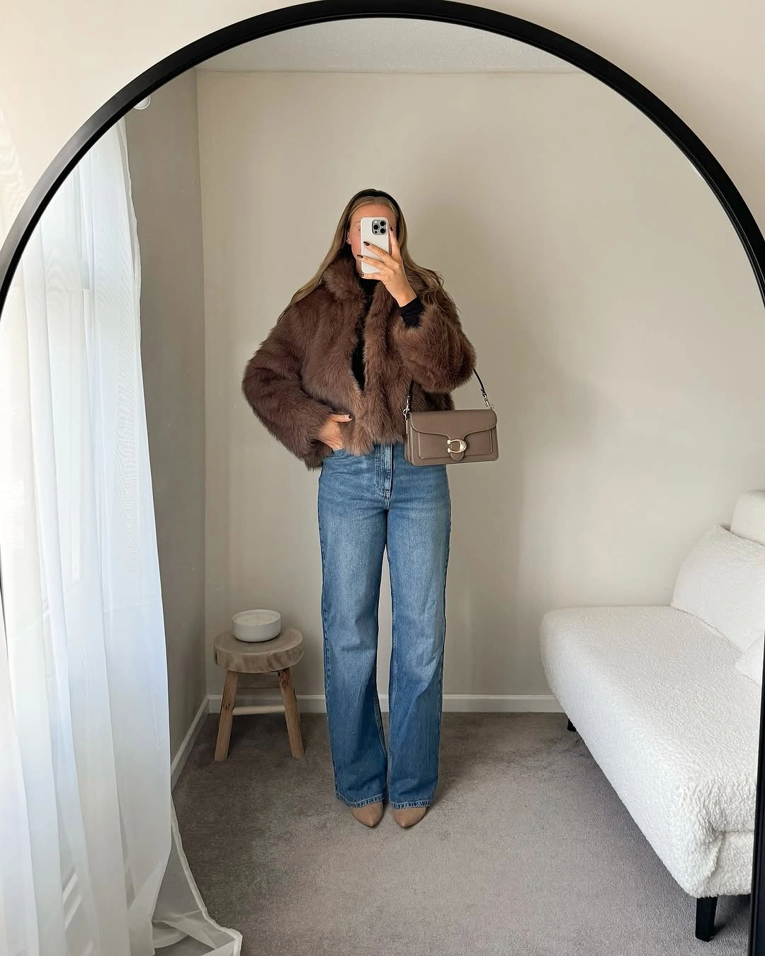 Cropped brown plush jacket with straight jeans and taupe bag