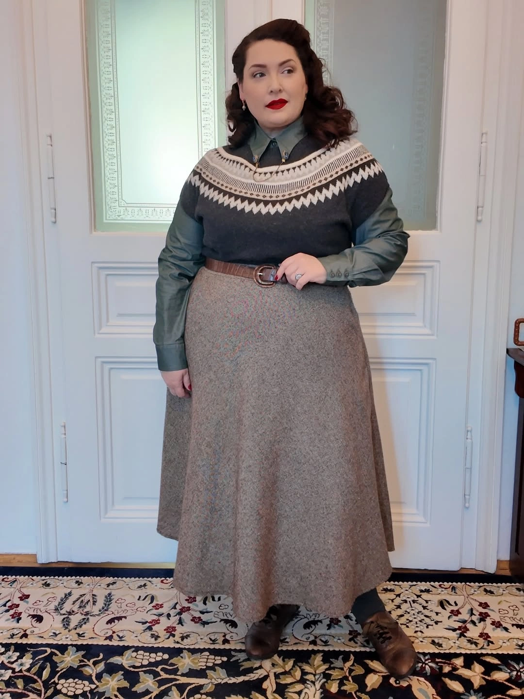 Patterned knit with green shirt and belted long skirt