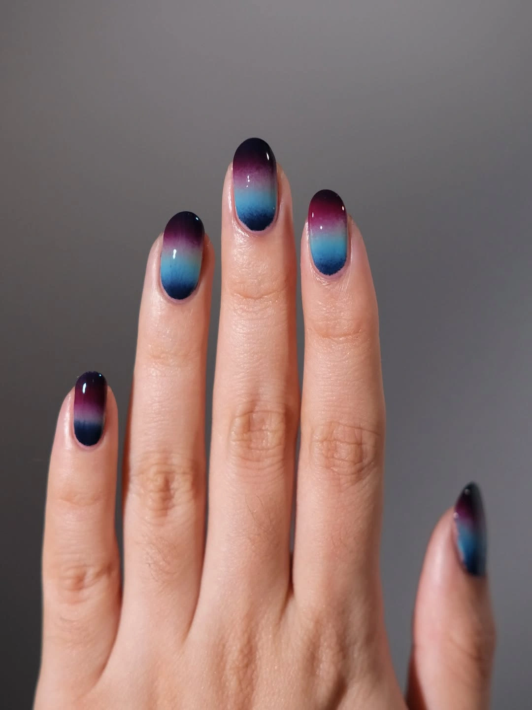 Short oval nails with blue centers and dark edges