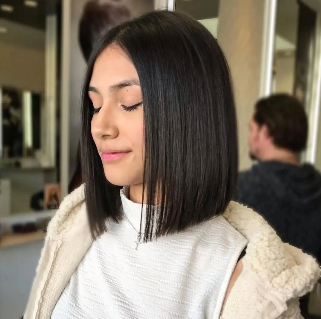 Straight dark brunette lob with slightly longer front pieces