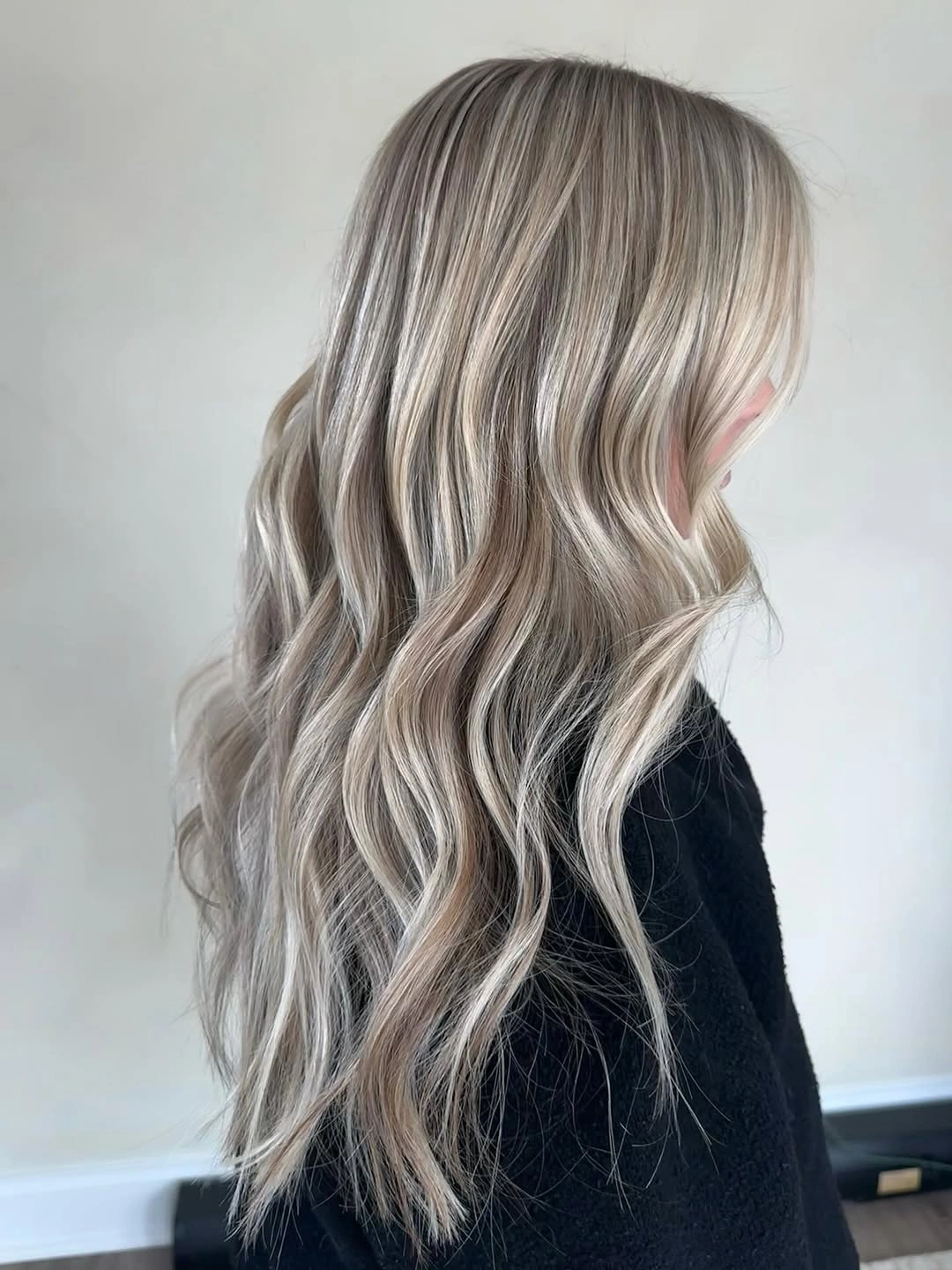 Long cool blonde waves with deep brunette roots