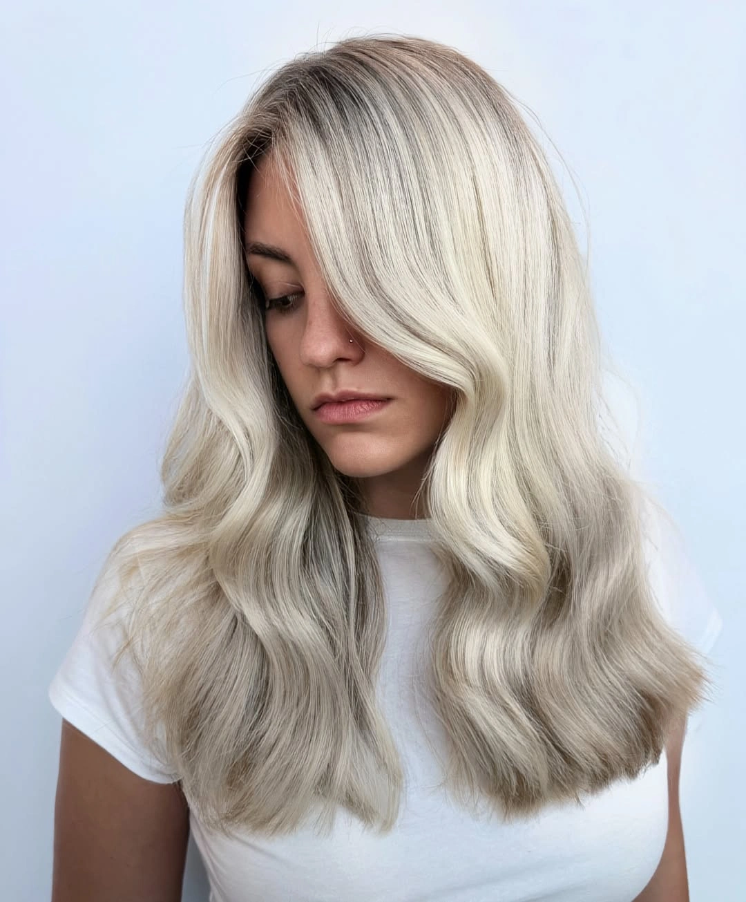 Long pearl beige blonde with smooth loose waves