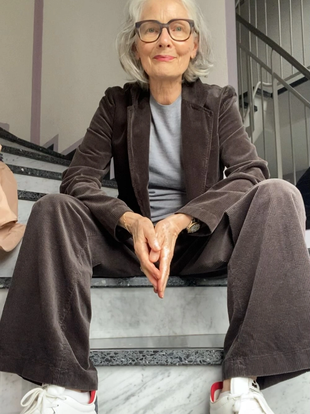 Ribbed brown suit with gray top and white sneakers