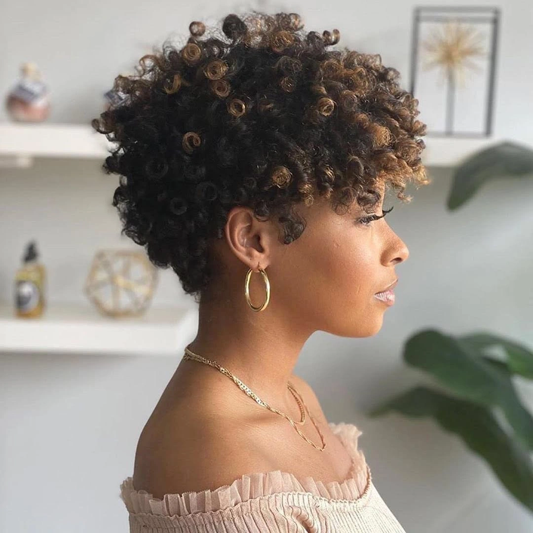 Rounded curly taper with lightened curl tips