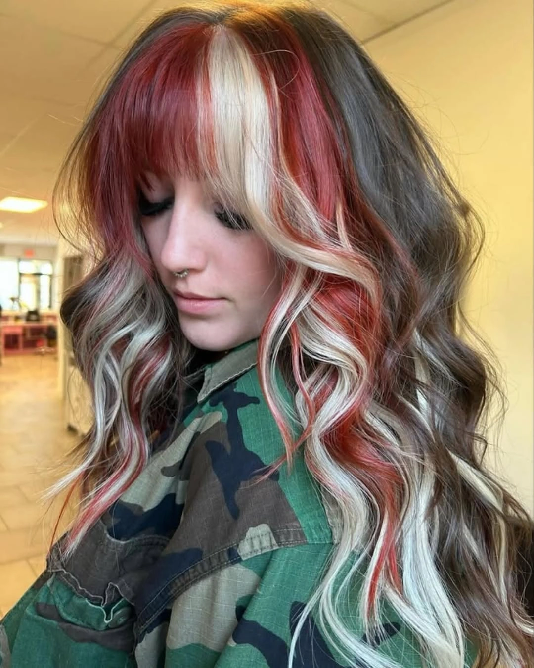 Wavy hair with pale blonde fringe and red green accents
